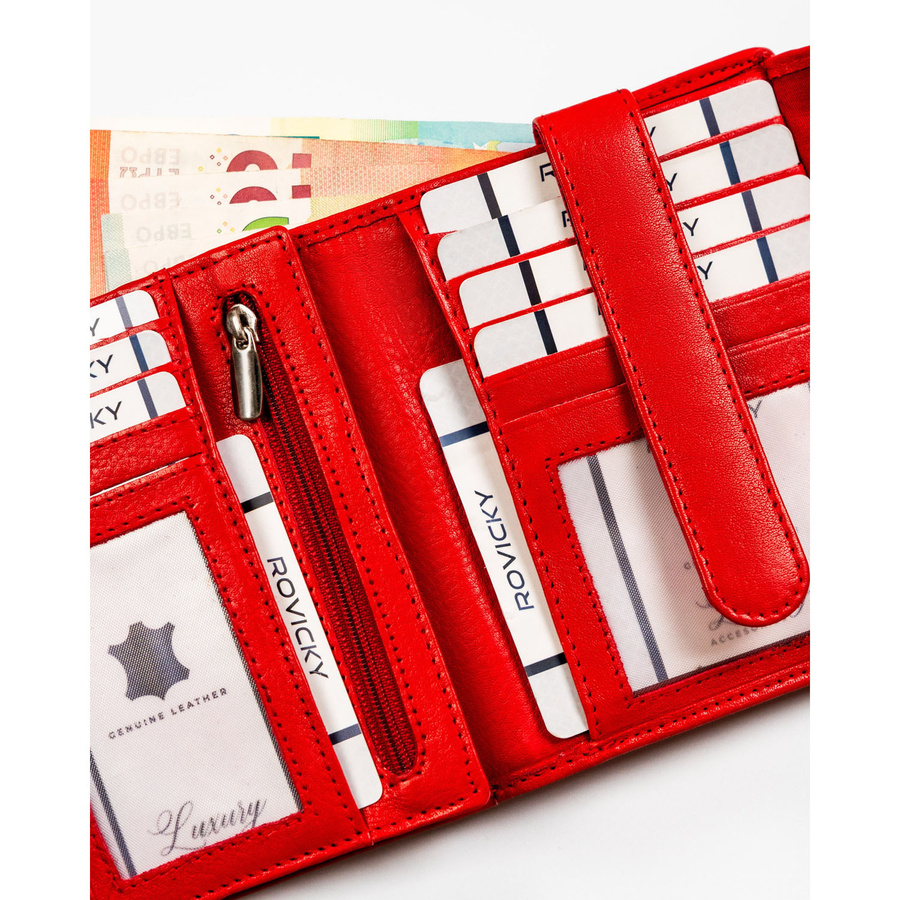 Zgrabny portfel damski na zatrzask wykonany ze skóry naturalnej w czerwonym kolorze - Rovicky