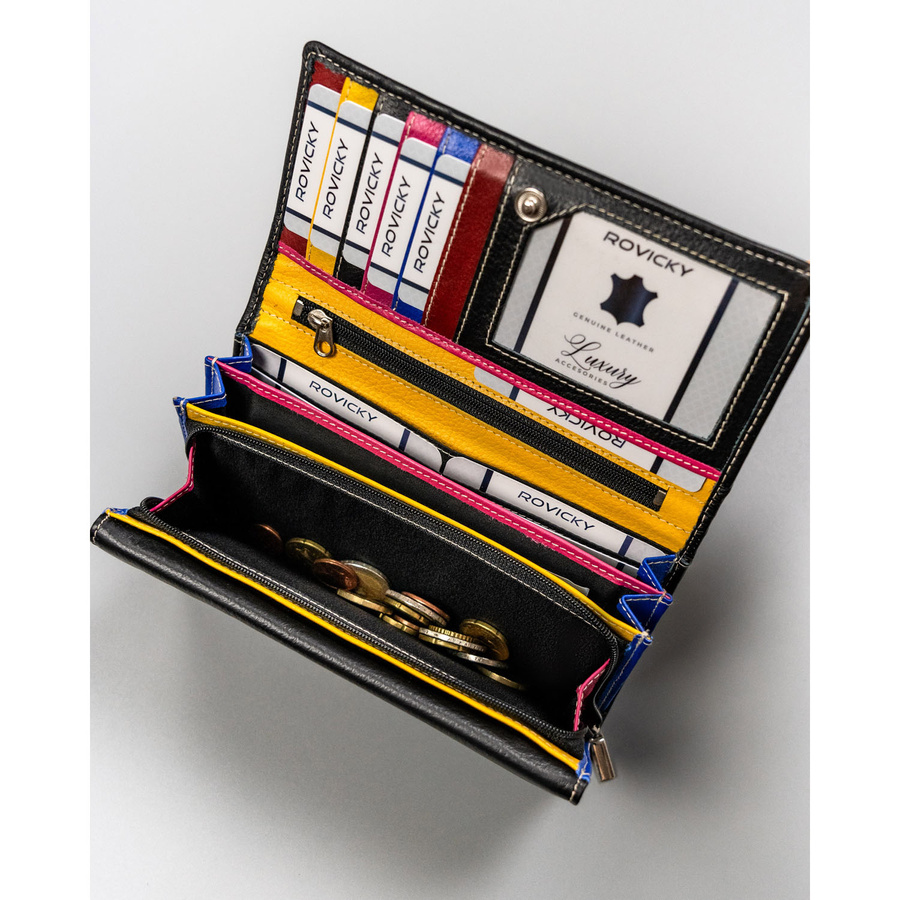 Skórzany, duży portfel damski w czarnym kolorze zamykany na zatrzask - Rovicky