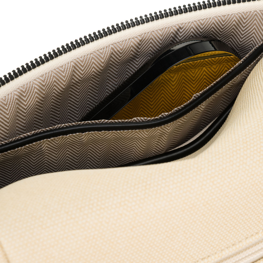 Saszetka damska w kolorze ecru z czarnymi elementami, wykonana z materiału syntetycznego - Peterson