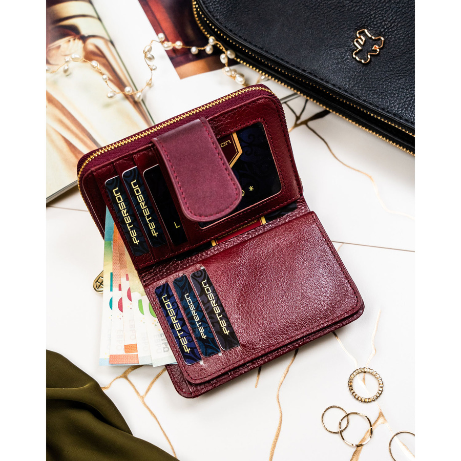 Fioletowy portfel damski ze skóry naturalnej i ekologicznej zamykany na suwak i zatrzask - Peterson