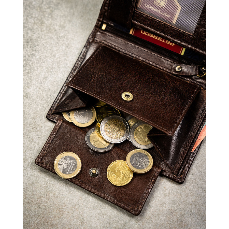 Elegancki, skórzany portfel męski w brązowym kolorze bez zapięcia zewnętrznego - Peterson