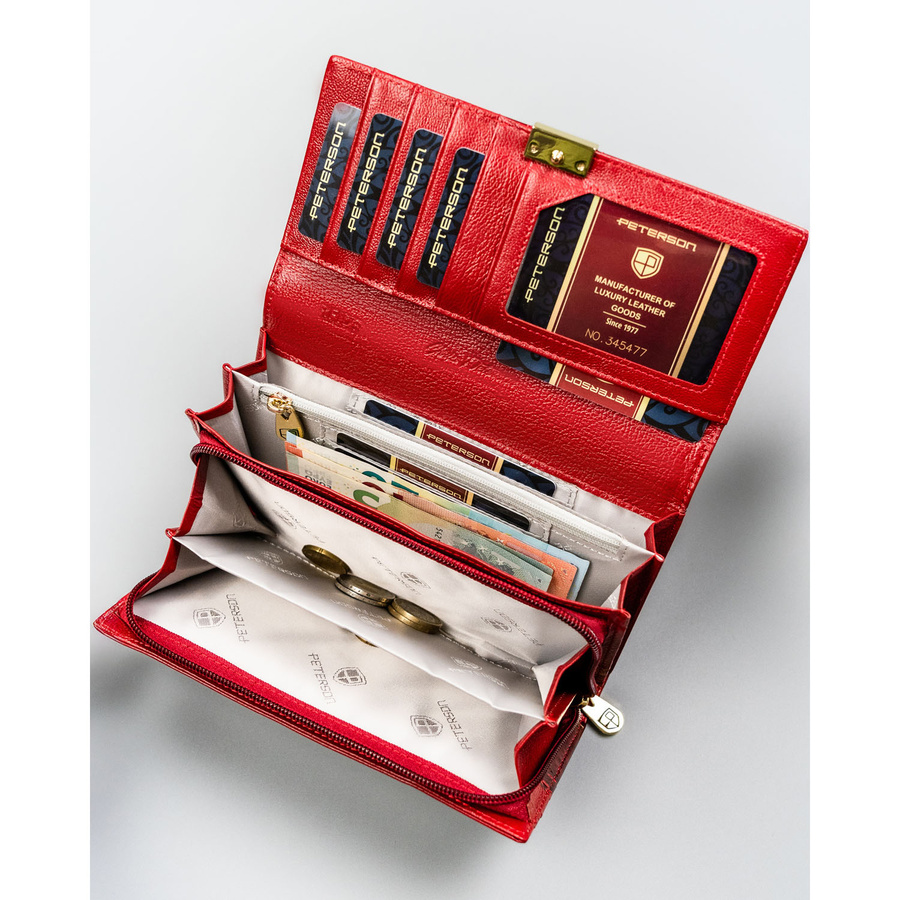 Duży portfel damski ze skóry naturalnej w czerwonym kolorze z ozdobnym tłoczeniem - Peterson