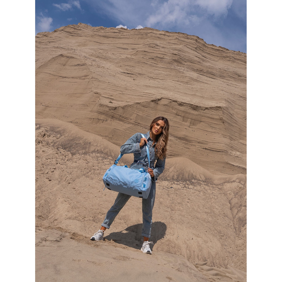 Weekendowa torba podróżna w błękitnym kolorze z uchwytem na walizkę - Peterson