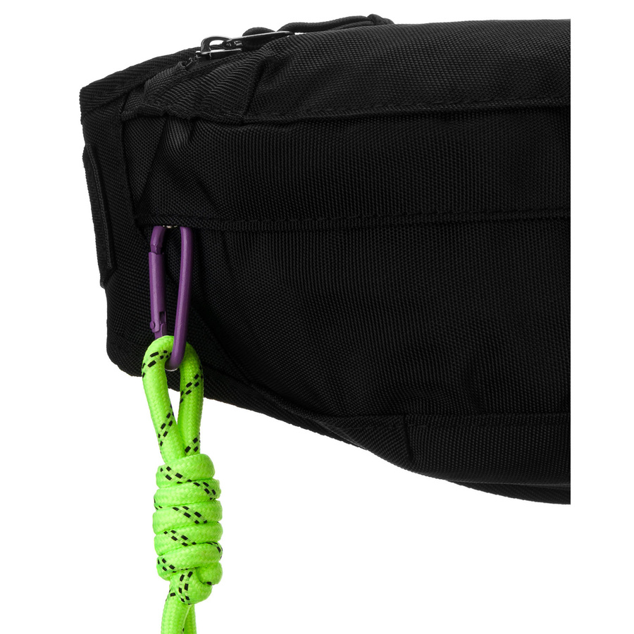 Sportowa, pojemna saszetka z poliestru w czarnym kolorze - Peterson