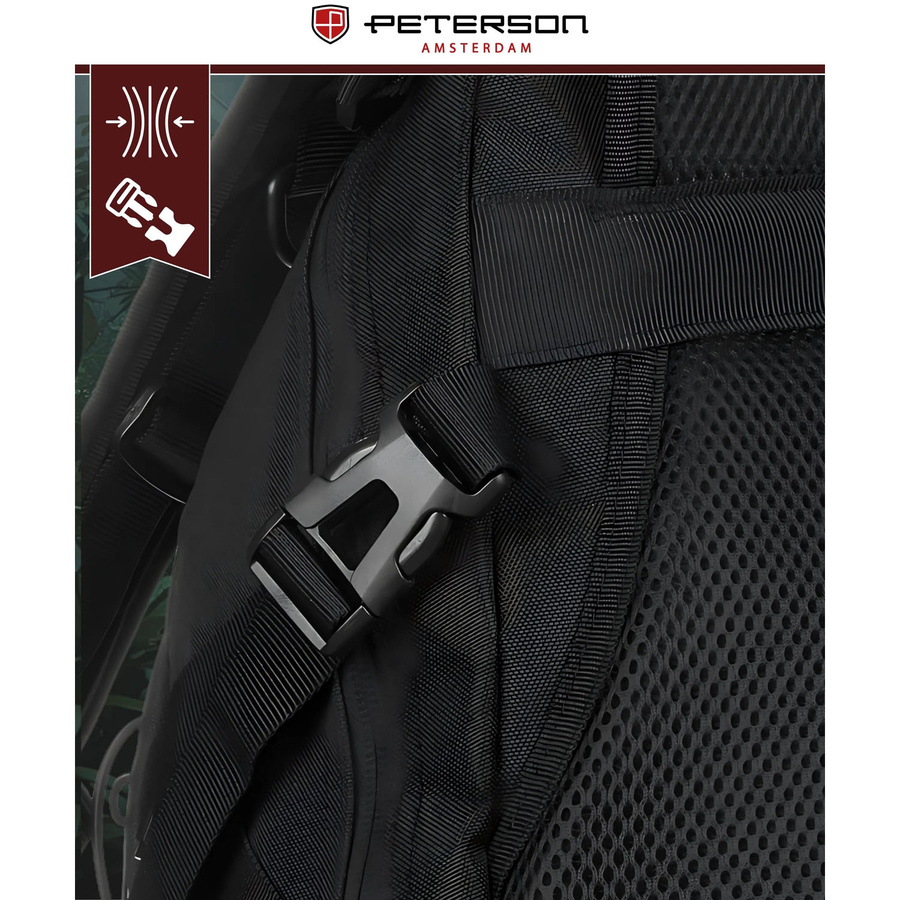 Sportowy plecak militarny w czarnym kolorze zawieszony na regulowanych szelkach - Peterson