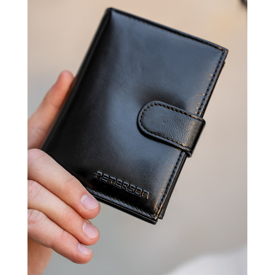 Zestaw prezentowy: skórzany, pionowy portfel męski w czarnym kolorze z systemem RFID i pasek ze skóry ekologicznej - Peterson