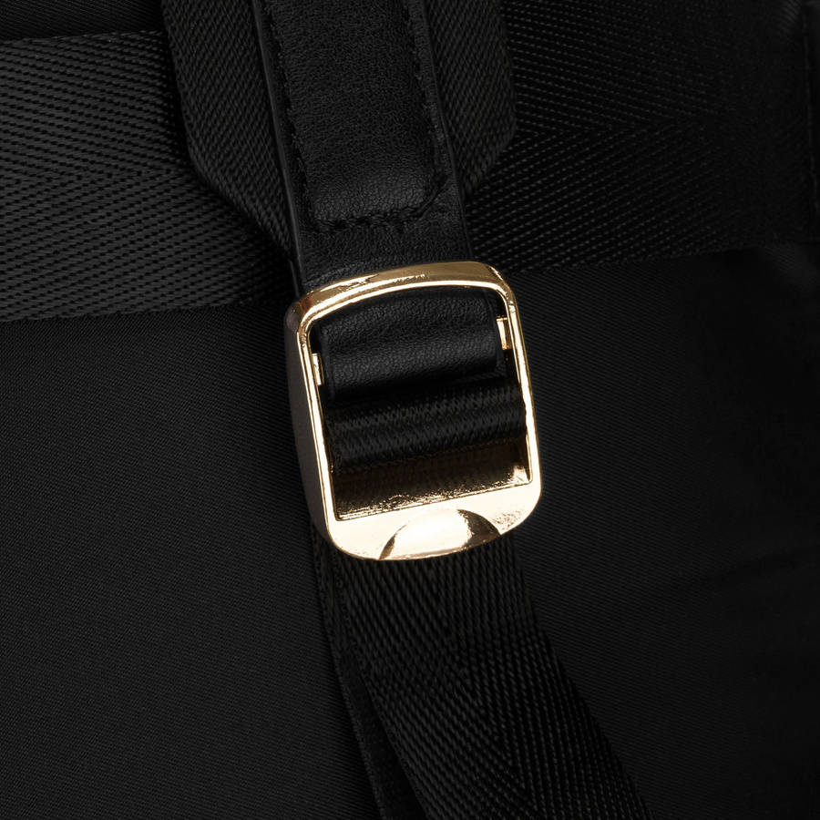 Czarny, nylonowy plecak damski na regulowanych szelkach - Peterson