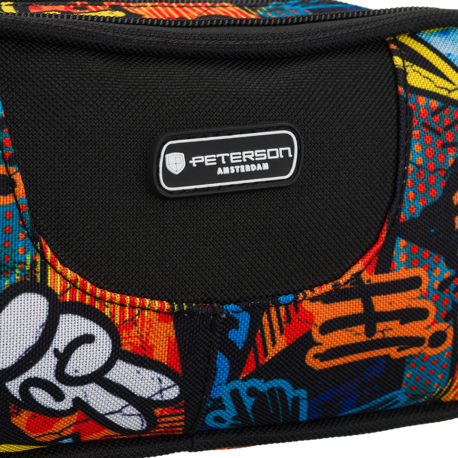 Pojemny piórnik szkolny z poliestru ze wzorem imitującym graffiti, zapinany suwakami - Peterson