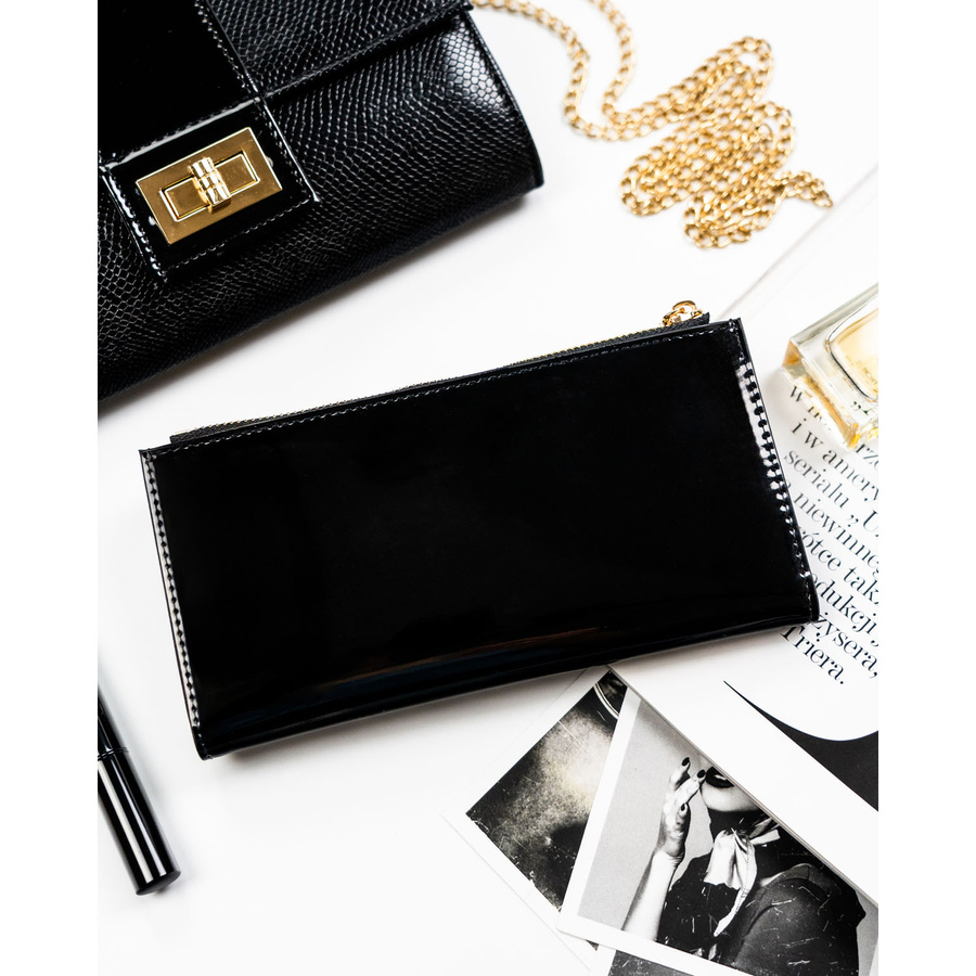Duży portfel damski ze skóry ekologicznej w czarnym kolorze zamykany suwakiem i zatrzaskiem - Peterson