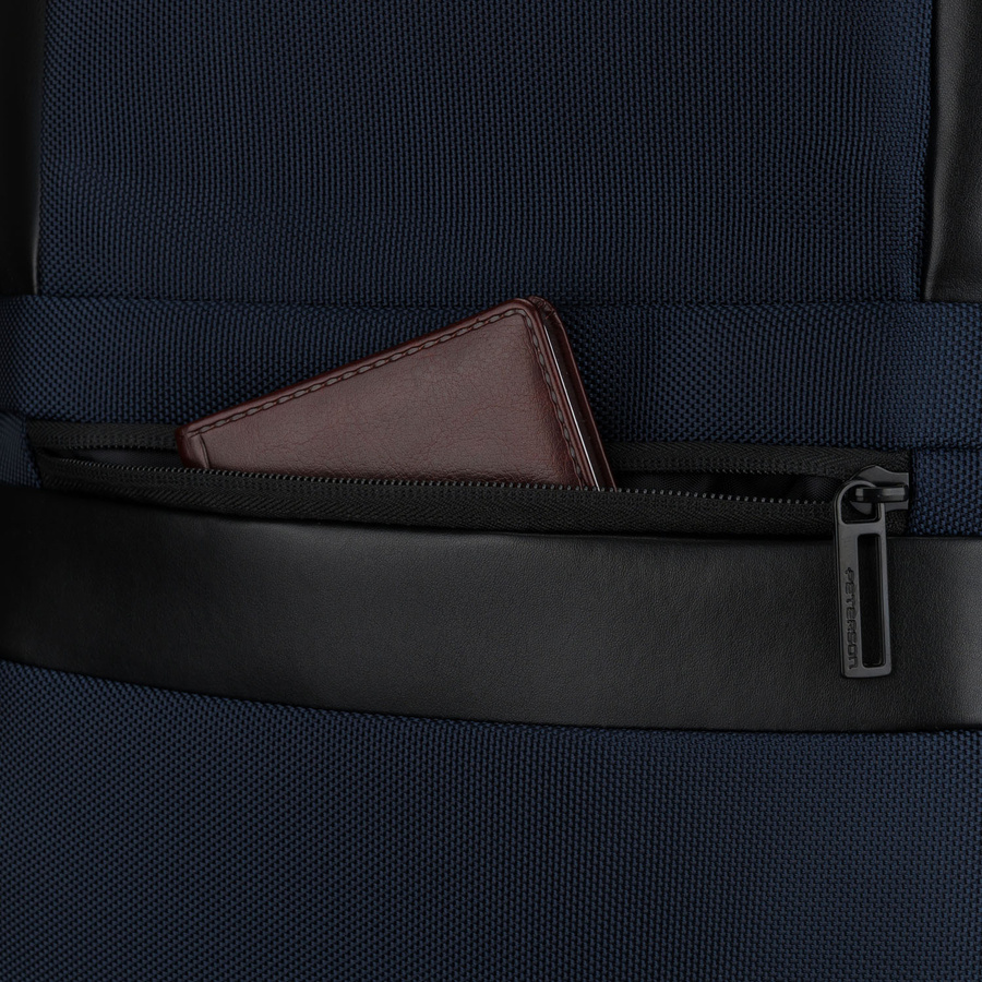 Granatowy plecak podróżny z kieszenią na laptopa do 14 cali - Peterson