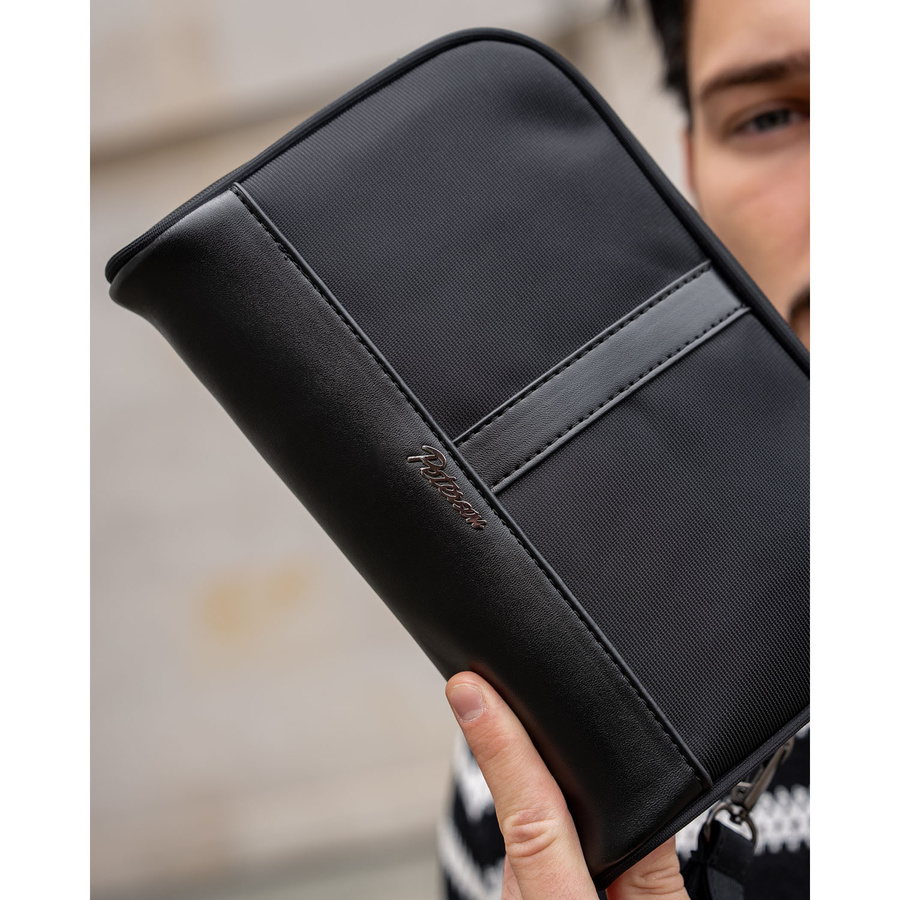 Saszetka męska do ręki wykonana z poliestru i skóry ekologicznej w czarnym kolorze - Peterson