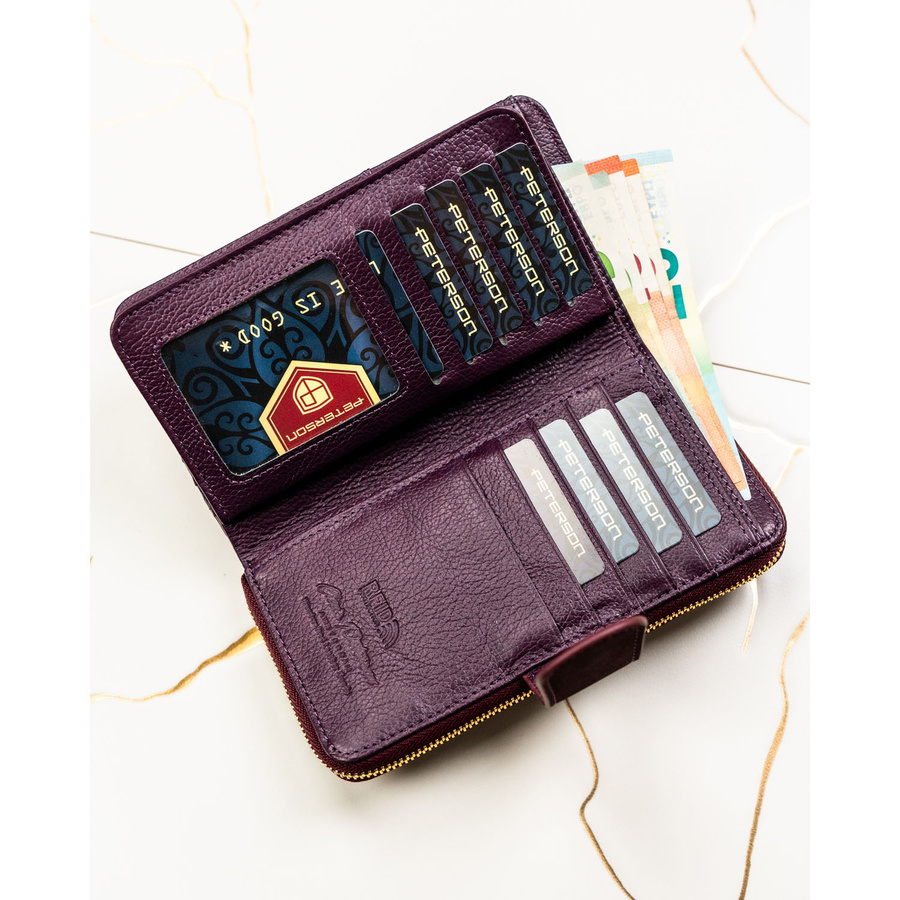 Fioletowy portfel damski ze skóry naturalnej i ekologicznej zamykany na zatrzask i suwak - Peterson