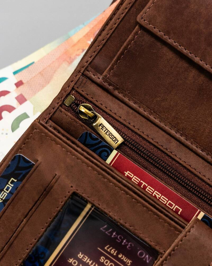 Duży, pionowy portfel męski ze skóry naturalnej - Peterson