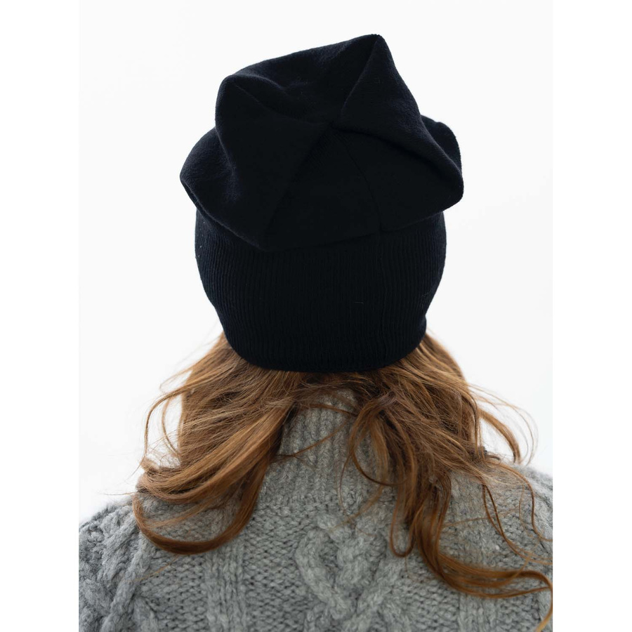 Czarna czapka damska slouchy z dżetami - Peterson