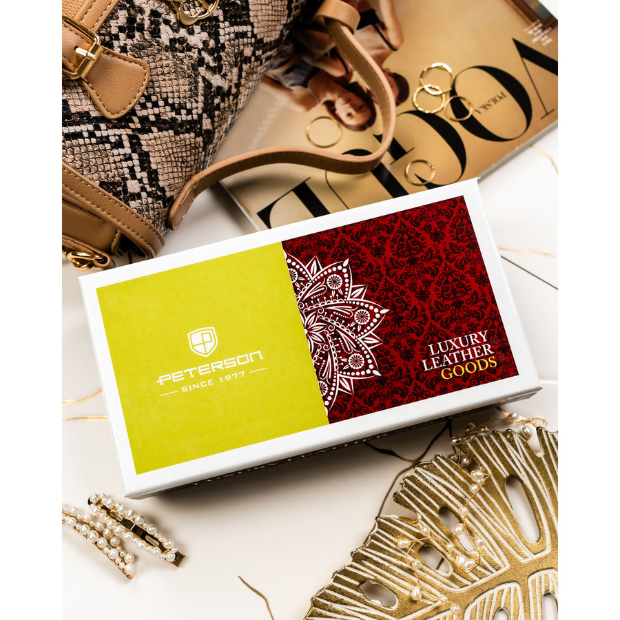 Duży portfel damski ze skóry naturalnej w czerwonym kolorze zamykany na zatrzask - Peterson