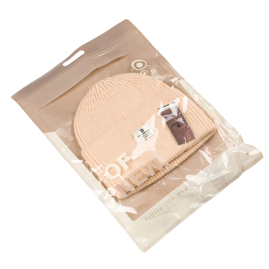 Beżowa zimowa czapka damska beanie w uniwersalnym rozmiarze z logo marki - Peterson