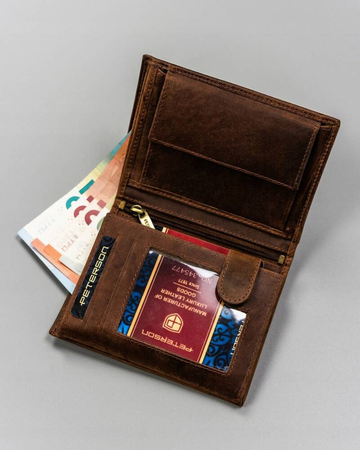Duży pionowy portfel męski ze skóry naturalnej - Peterson