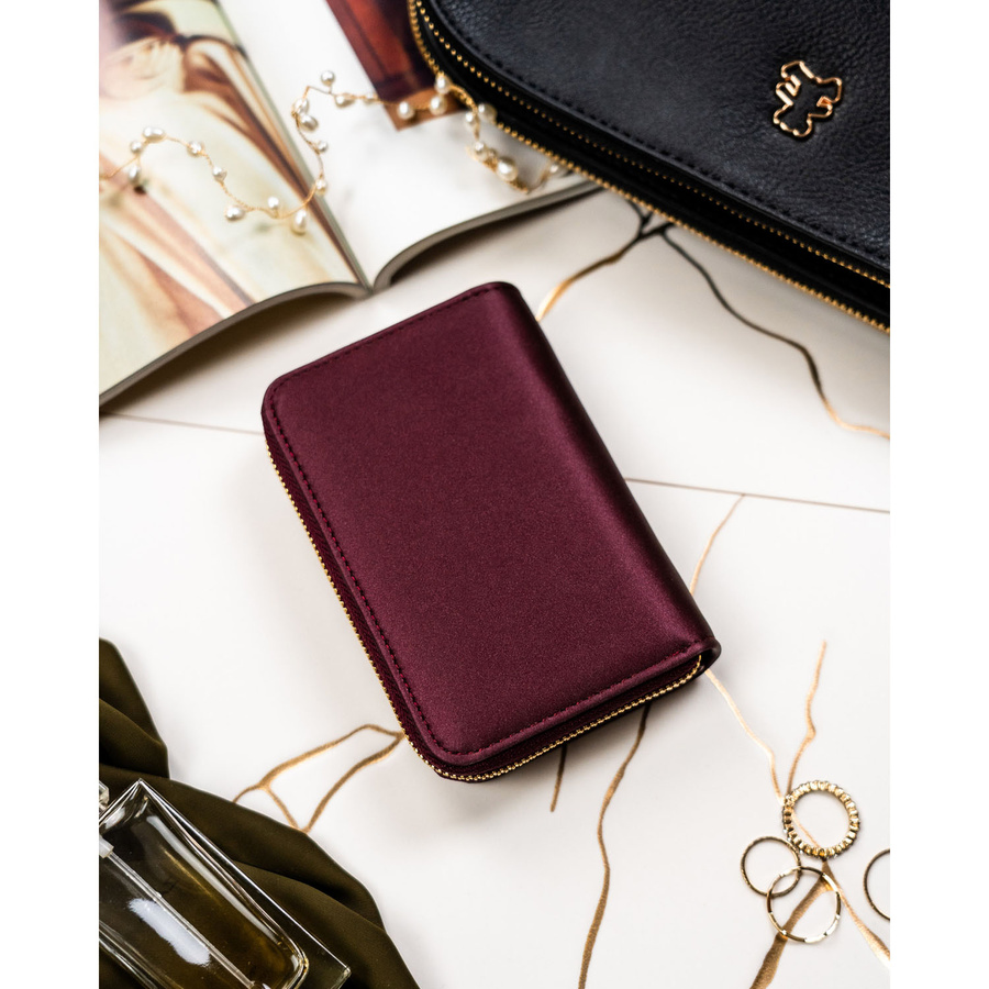 Fioletowy portfel damski ze skóry naturalnej i ekologicznej zamykany na suwak i zatrzask - Peterson