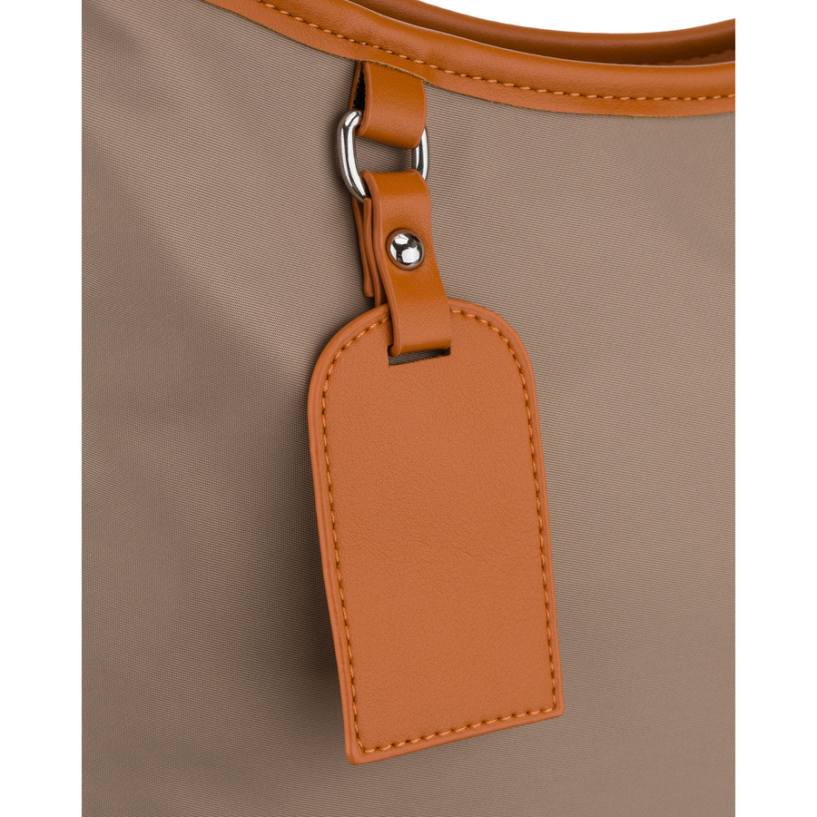 Beżowa listonoszka damska z poliestru i skóry ekologicznej wyposażona w kieszonkę zewnętrzną - Peterson