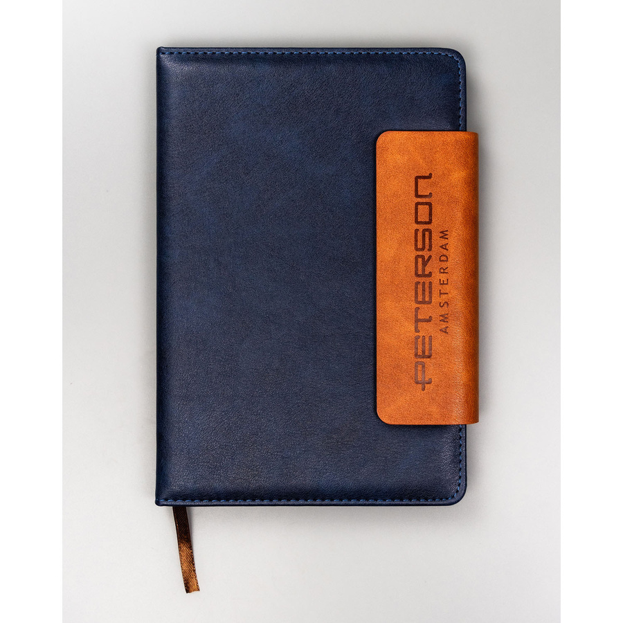Granatowo-brązowy notes w twardej oprawie w formacie A5 zapinany magnesem - Peterson
