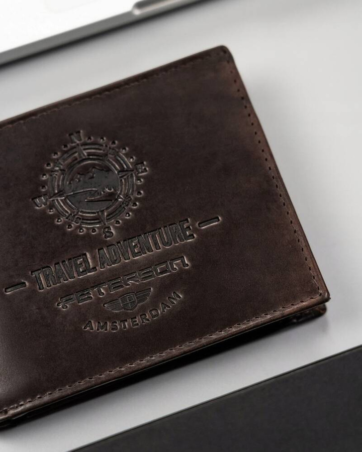 Skórzany portfel męski z ozdobnym tłoczeniem - Peterson