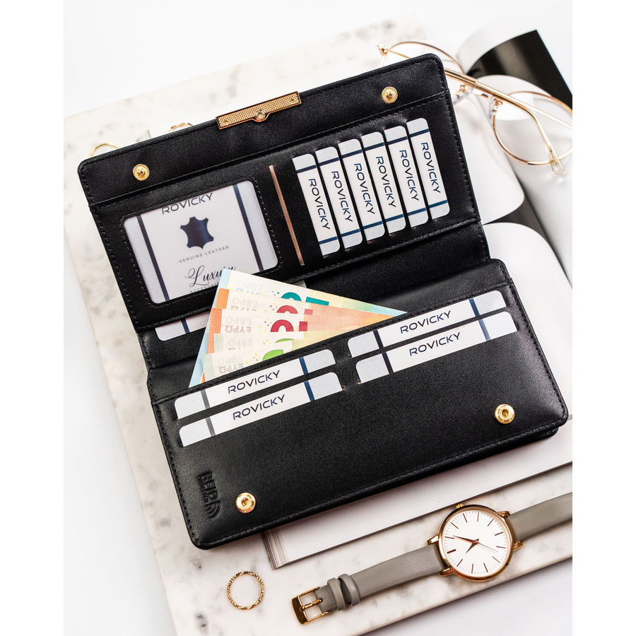 Duży portfel damski ze skóry ekologicznej w czarnym kolorze zamykany na zatrzask - Rovicky