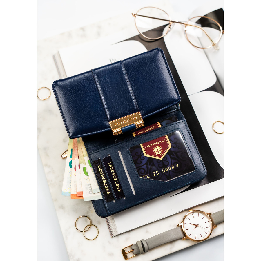 Granatowy, poziomy portfel damski wykonany ze skóry ekologicznej i zamykany na zatrzask - Peterson