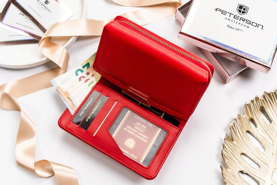 Elegancki portfel damski ze skóry ekologicznej zamykany na zatrzask - Peterson