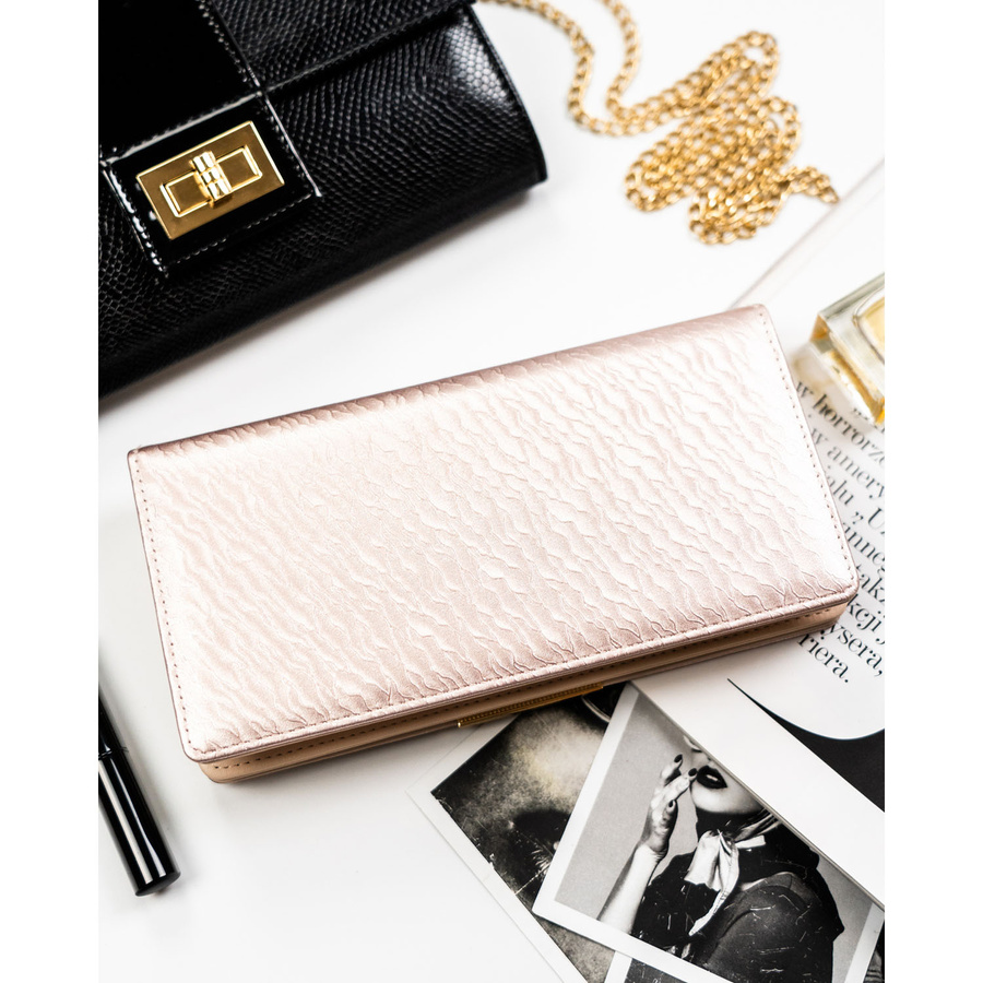 Beżowy portfel damski ze skóry ekologicznej zamykany na zatrzask i suwak - Peterson