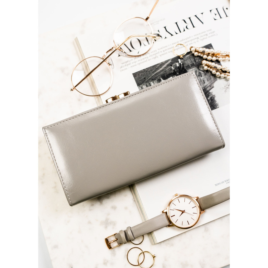 Wielokolorowy, poziomy portfel damski ze skóry naturalnej w kwiatowy wzór - Peterson