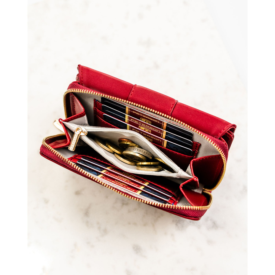 Portfel damski wykonany ze skóry ekologicznej w czerwonym kolorze, model w orientacji poziomej - Peterson