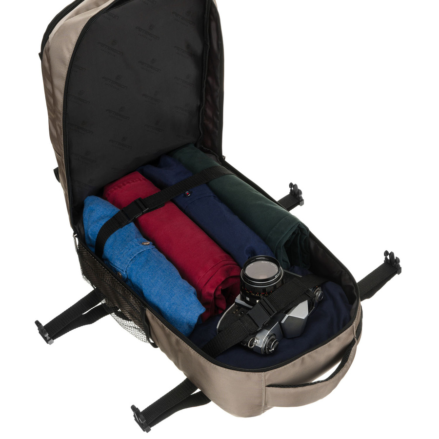 Dwukomorowy, szary plecak podróżny zawieszony na oddychających szelkach - Peterson