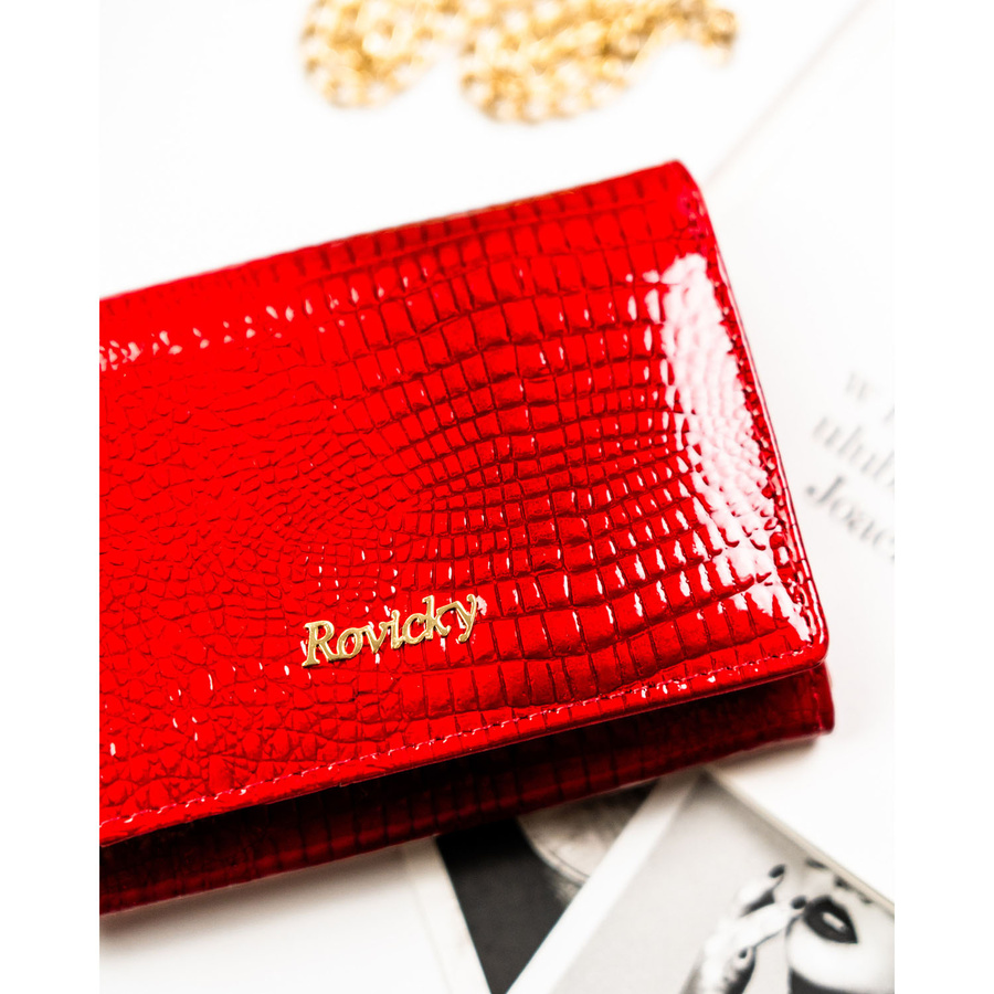 Średni, czerwony portfel damski ze skóry naturalnej zamykany zatrzaskiem - Rovicky