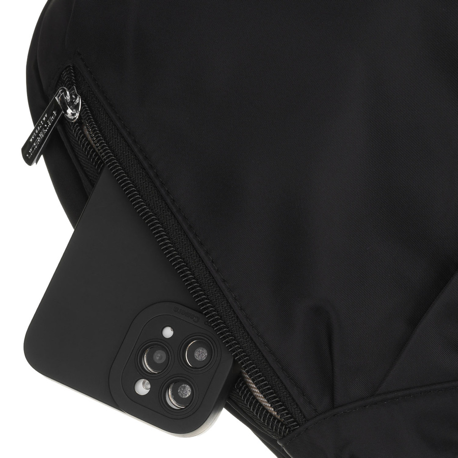 Czarna torebka damska z poliestru zamykana suwakiem, jednokomorowa - Peterson