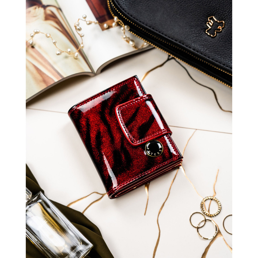 Czerwony, lakierowany portfel damski ze skóry naturalnej i ekologicznej z systemem RFID - Peterson