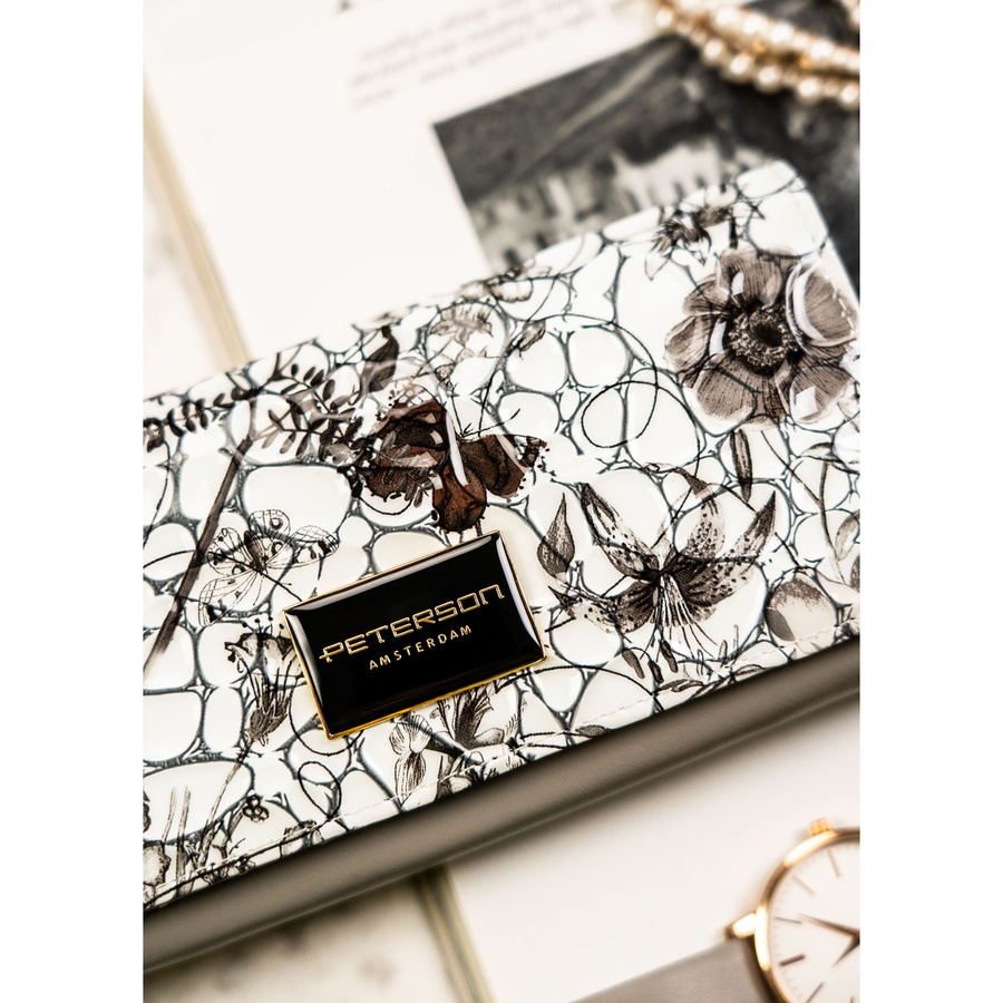 Damski portfel ze skóry naturalnej w kwiatowy wzór wyposażony w system RFID - Peterson