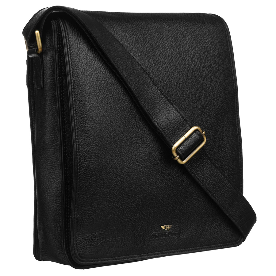 Duża torba męska ze skóry naturalnej w czarnym kolorze z klapką - Peterson