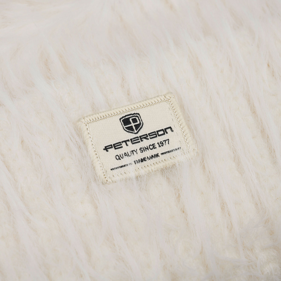 Biała czapka damska beanie wykonana z nylonu, pokryta fakturą imitującą futerko - Peterson