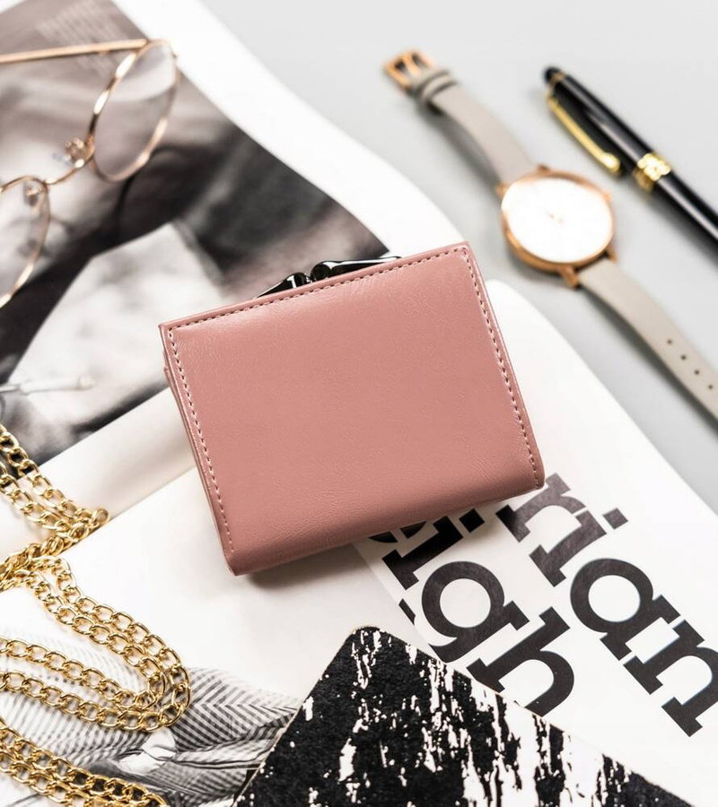 Klasyczny, mały portfel damski na bigiel i zatrzask - Rovicky