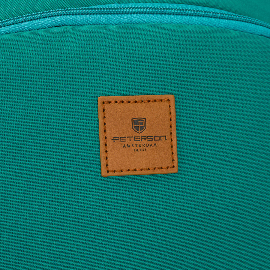 Zielony, młodzieżowy plecak szkolny z poliestru zawieszony na regulowanych szelkach - Peterson