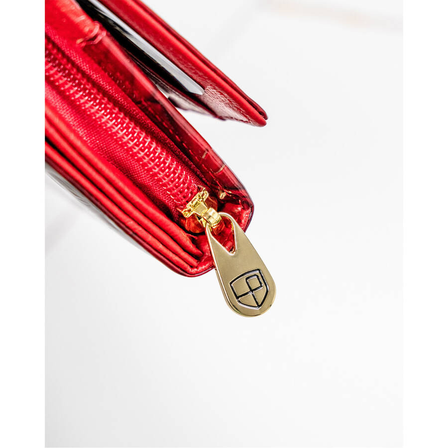 Czerwony lakierowany portfel damski w motyle na karty - Peterson