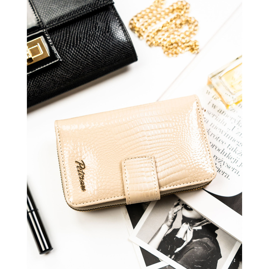 Beżowy portfel damski ze skóry ekologicznej z tłoczeniem na wzór skóry krokodyla - Peterson
