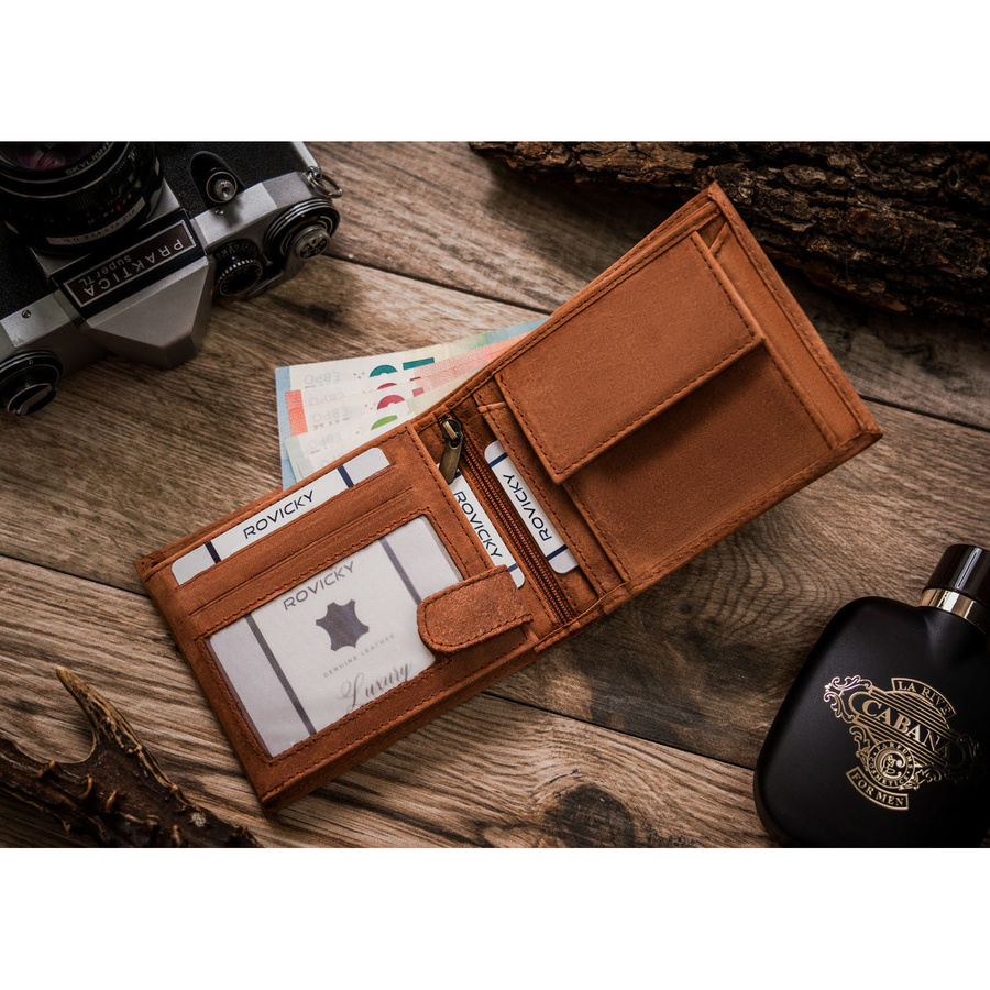 Portfel męski ze skóry naturalnej w brązowym kolorze, model bez zapięcia zewnętrznego - Always Wild