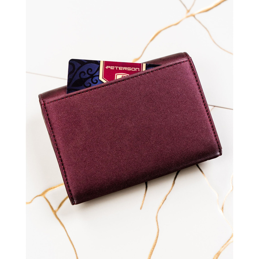 Skórzany portfel damski zamykany na zatrzask, odszyty ze skóry naturalnej i ekologicznej w fioletowym kolorze - Peterson