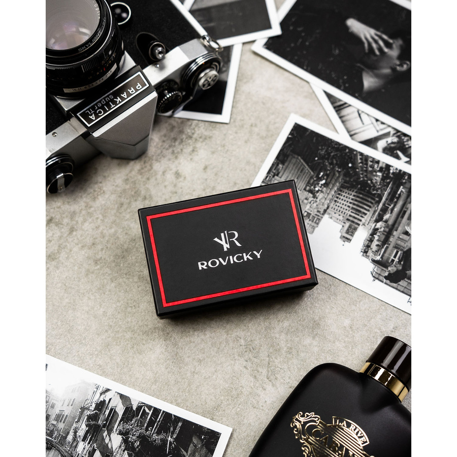 Mały i cienki, skórzany portfel męski w brązowym kolorze zamykany zatrzaskiem - Rovicky