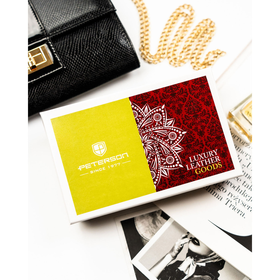 Portfel damski z lakierowanej skóry naturalnej w czerwonym kolorze - Peterson