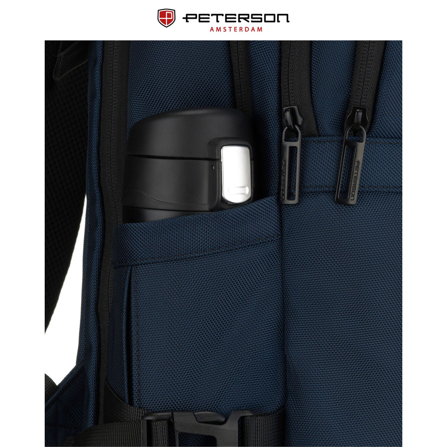 Granatowy plecak podróżny z poliestru z miejscem na laptopa, zawieszony na regulowanych szelkach - Peterson