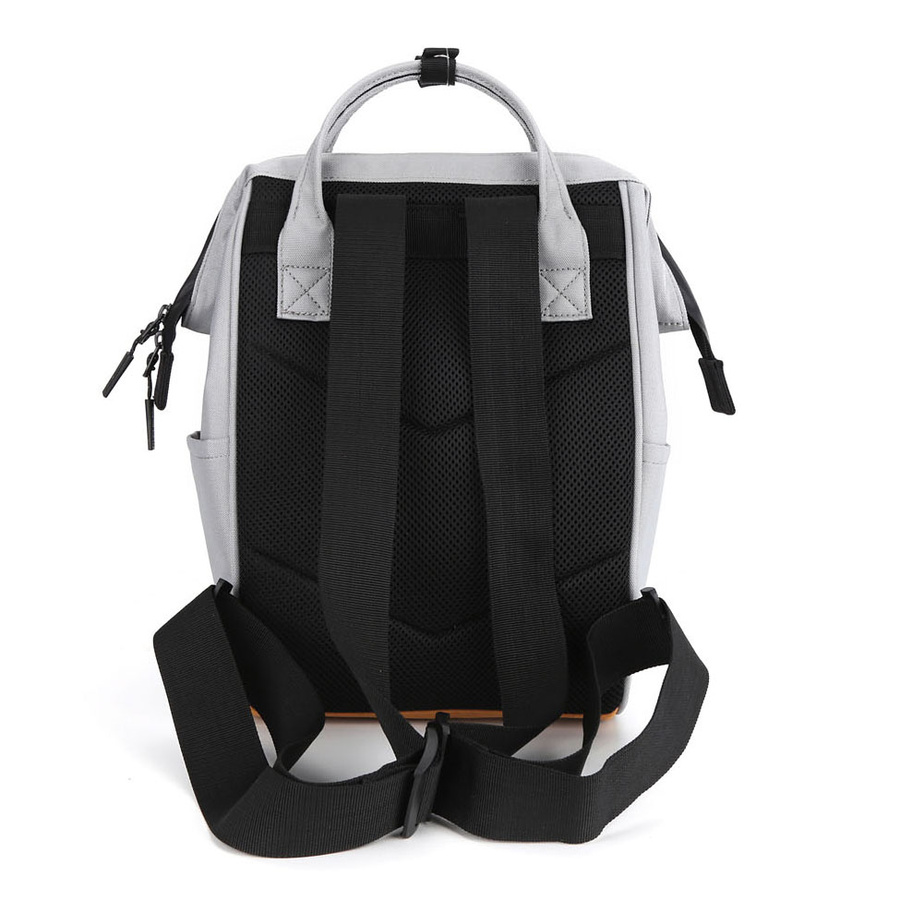 Miejski, praktyczny plecak damski w szarym kolorze z kieszenią zewnętrzną - Himawari