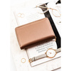 Beżowy portfel damski ze skóry ekologicznej zamykany na zatrzask - Rovicky