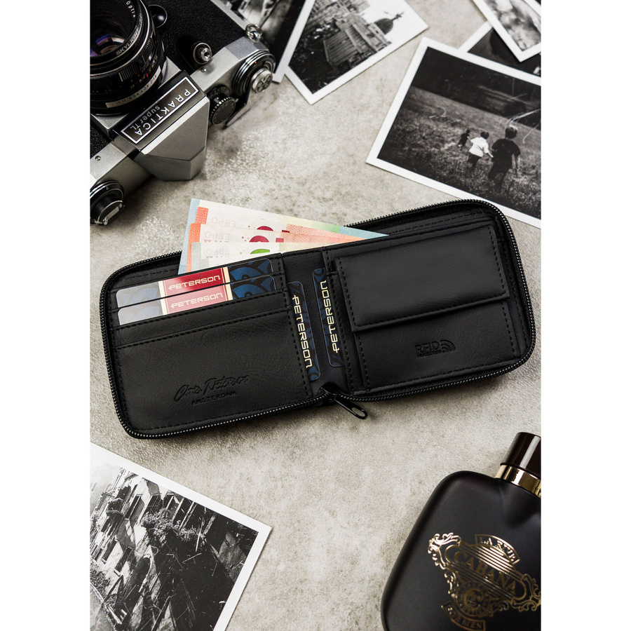 Portfel męski w czarnym kolorze z modnym, geometrycznym wzorem - Peterson